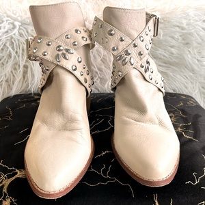Heeled booties